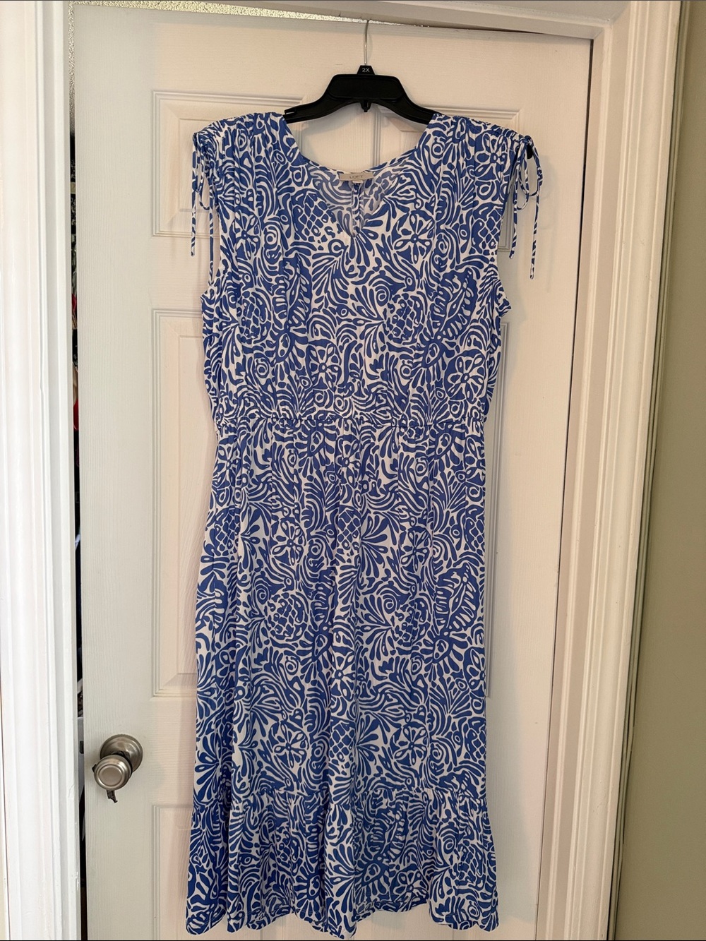 Ann Taylor LOFT Blue and White Sleeveless Midi Dress - Great for Travel